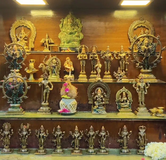 Vedic priest performing personalized Sankalpam in temple